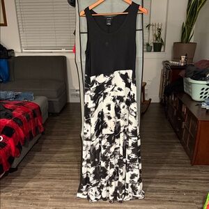 Elegant Black and White Maxi Dress